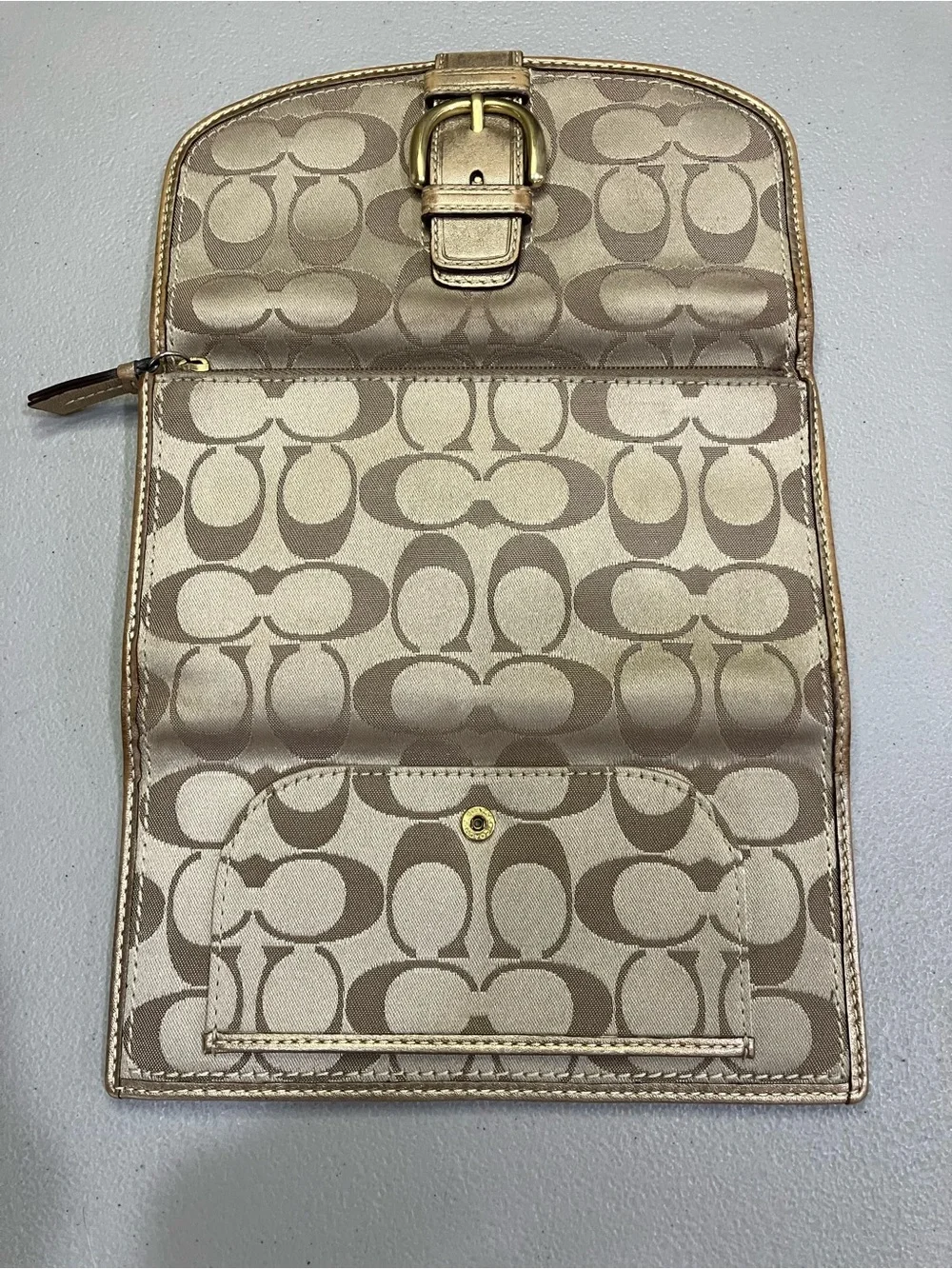 EUC Coach Beige Signature Canvas Buckle Wallet